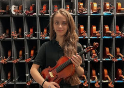 Customer with violin at Barnesviolins